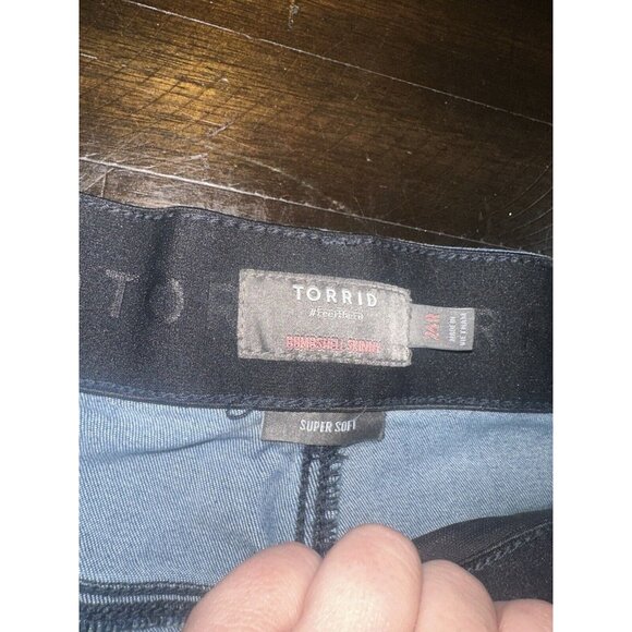 Torrid Jeans Womens Plus 24 Reg Medium Wash Stretch Shaping Bombshell Skinny - Picture 3 of 4